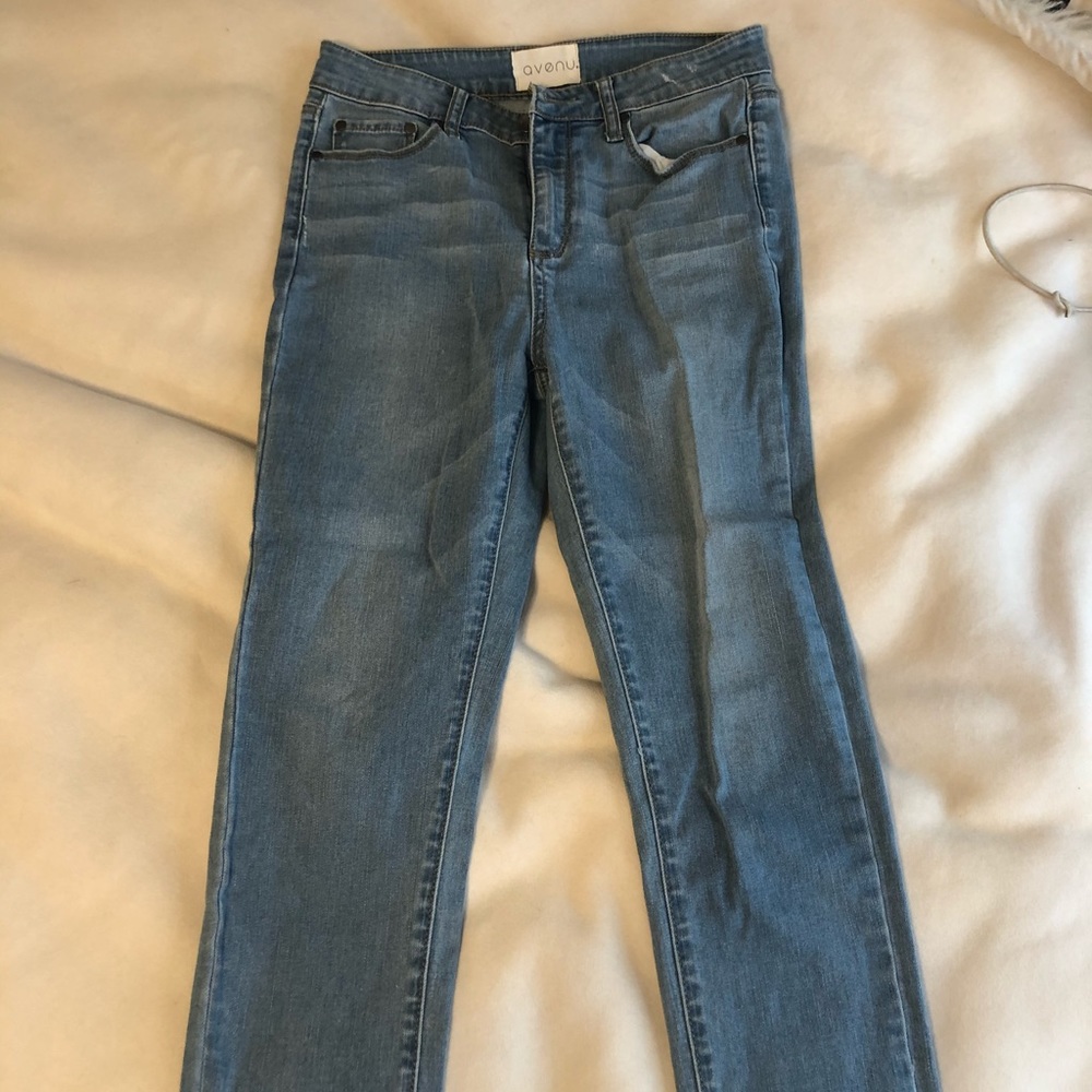 Super cute medium wash jeans. Size 25. Worn once